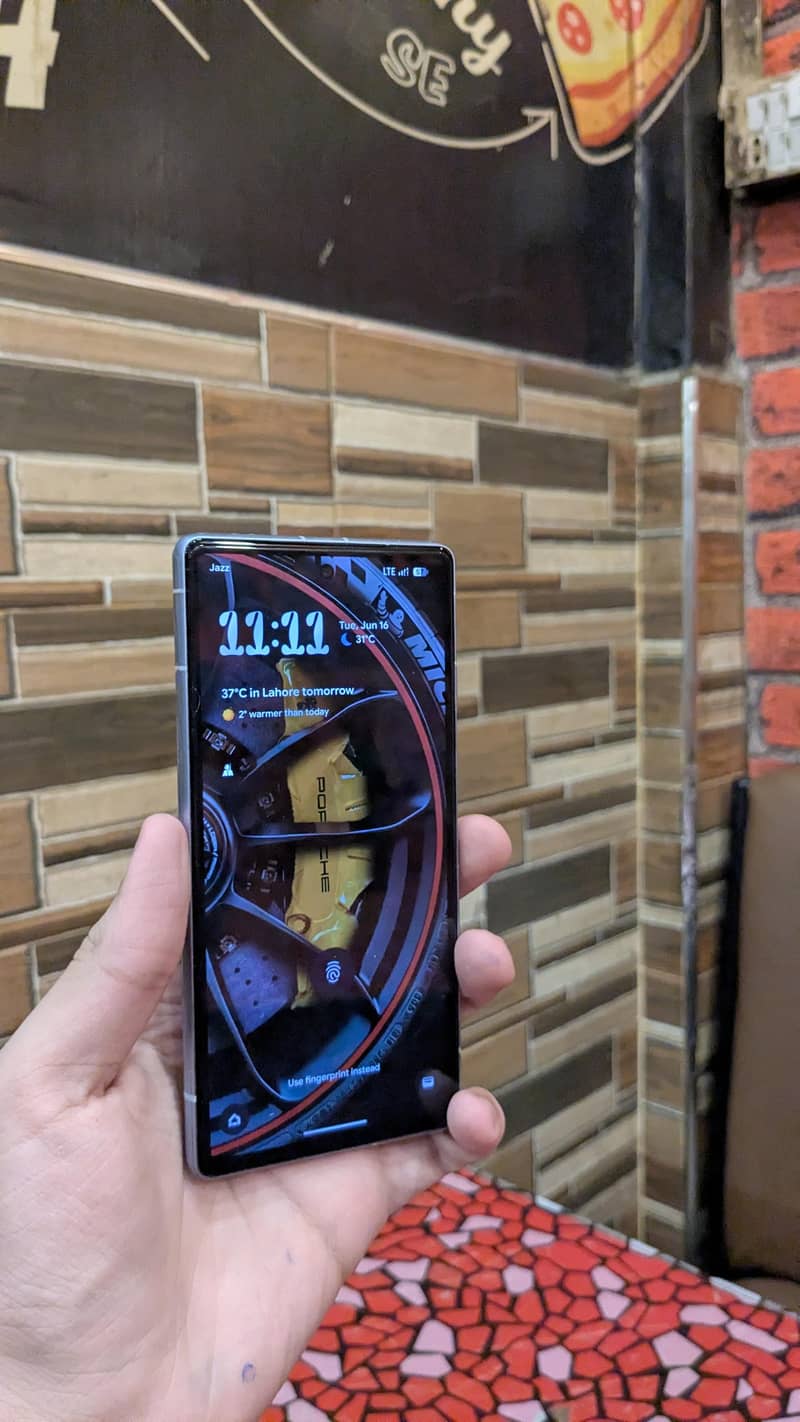 Google Pixel 7a 2