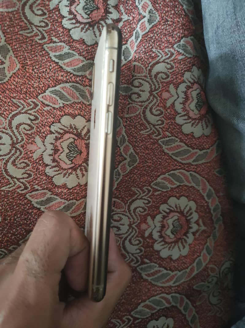 Apple iPhone XS 1
