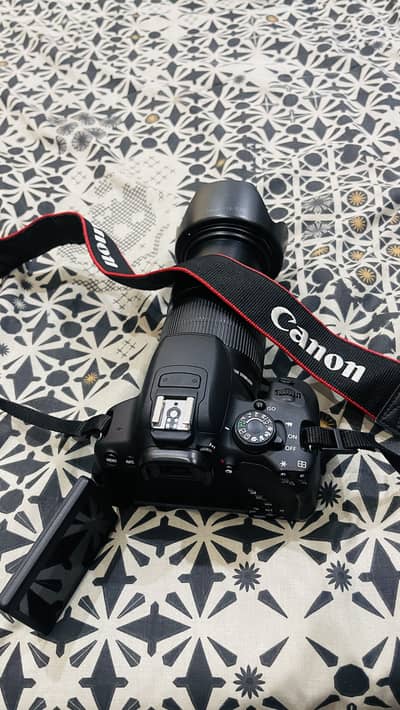 DSLR 700 D Camera