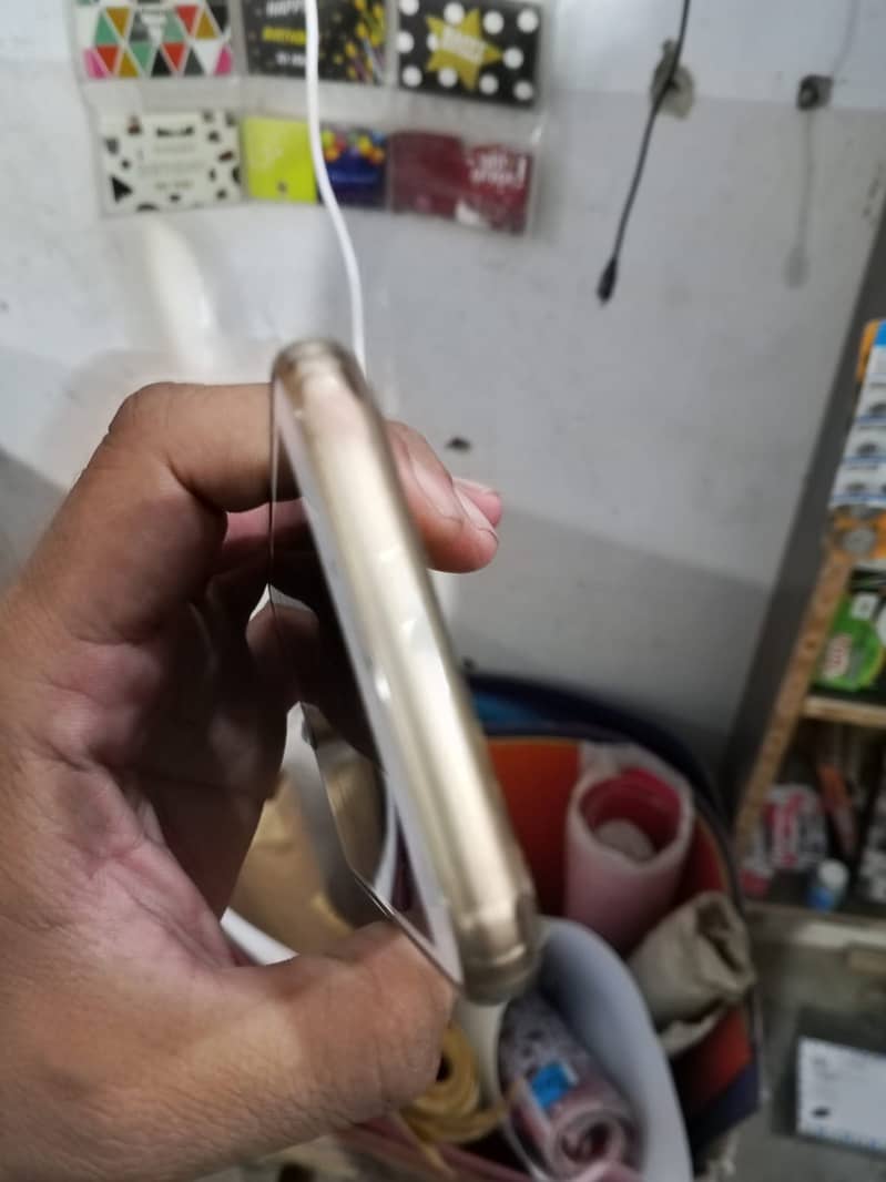 Apple iPhone 7 0