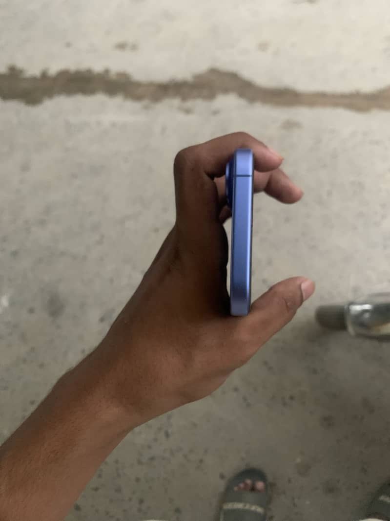 Apple iPhone 16 0