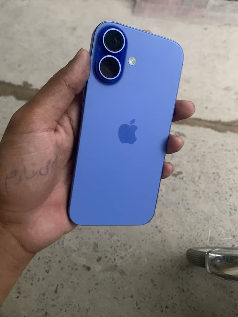 Apple iPhone 16 1
