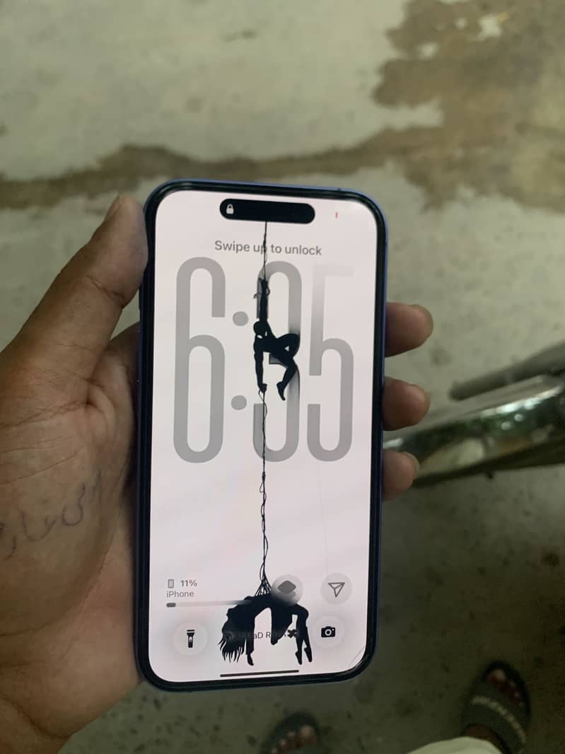 Apple iPhone 16 4