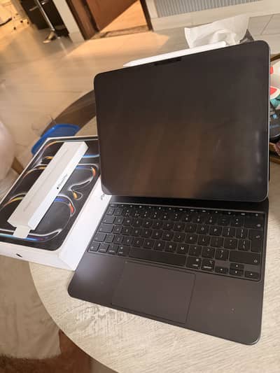 IPAD Pro M5 13 inches with Magic Keyboard