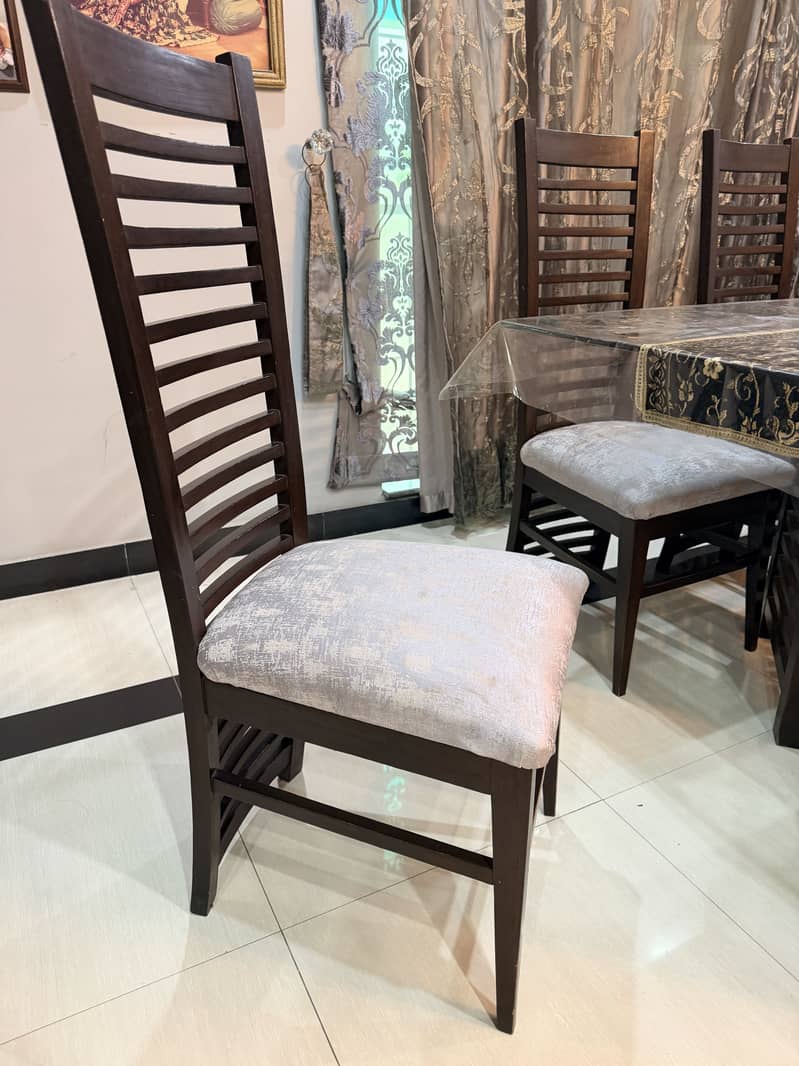 Dinning Table 4
