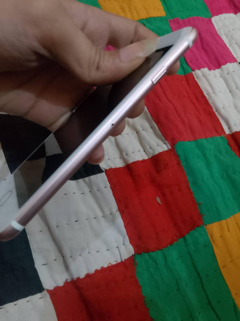 Apple iPhone 7 3