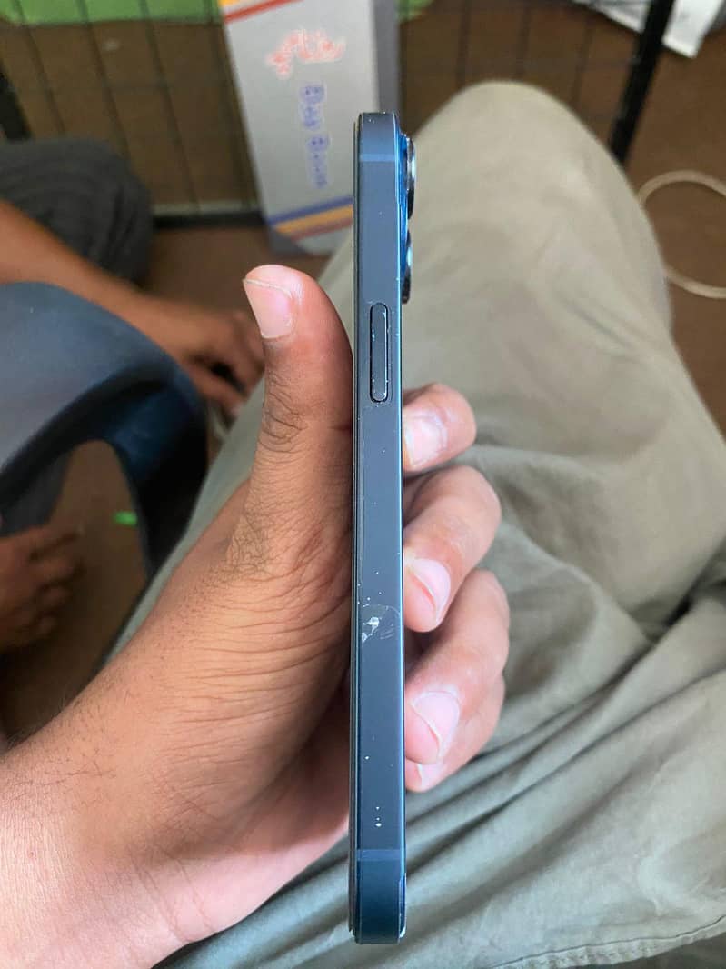 Apple iPhone 13 2