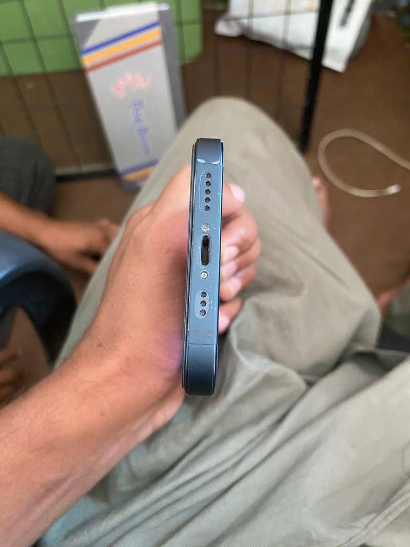 Apple iPhone 13 4