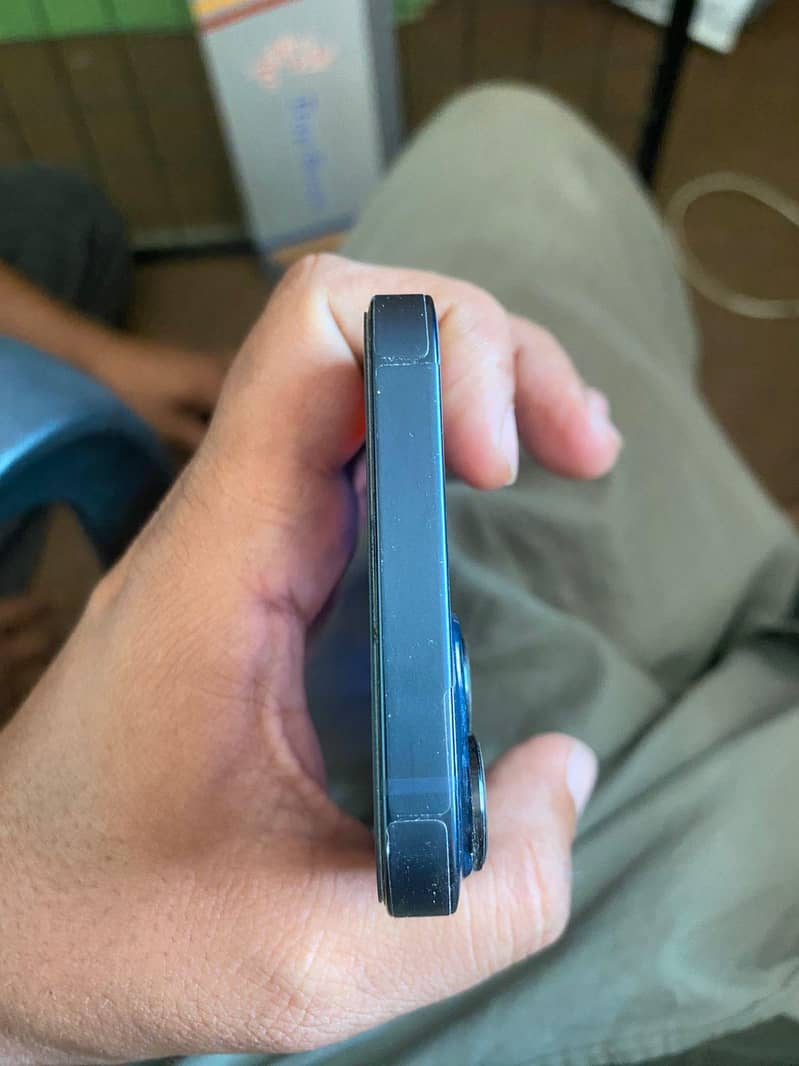 Apple iPhone 13 5