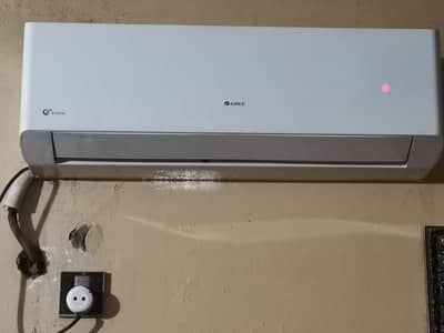 Green split DC inverter ac available for sale in Muridke 03004650851
