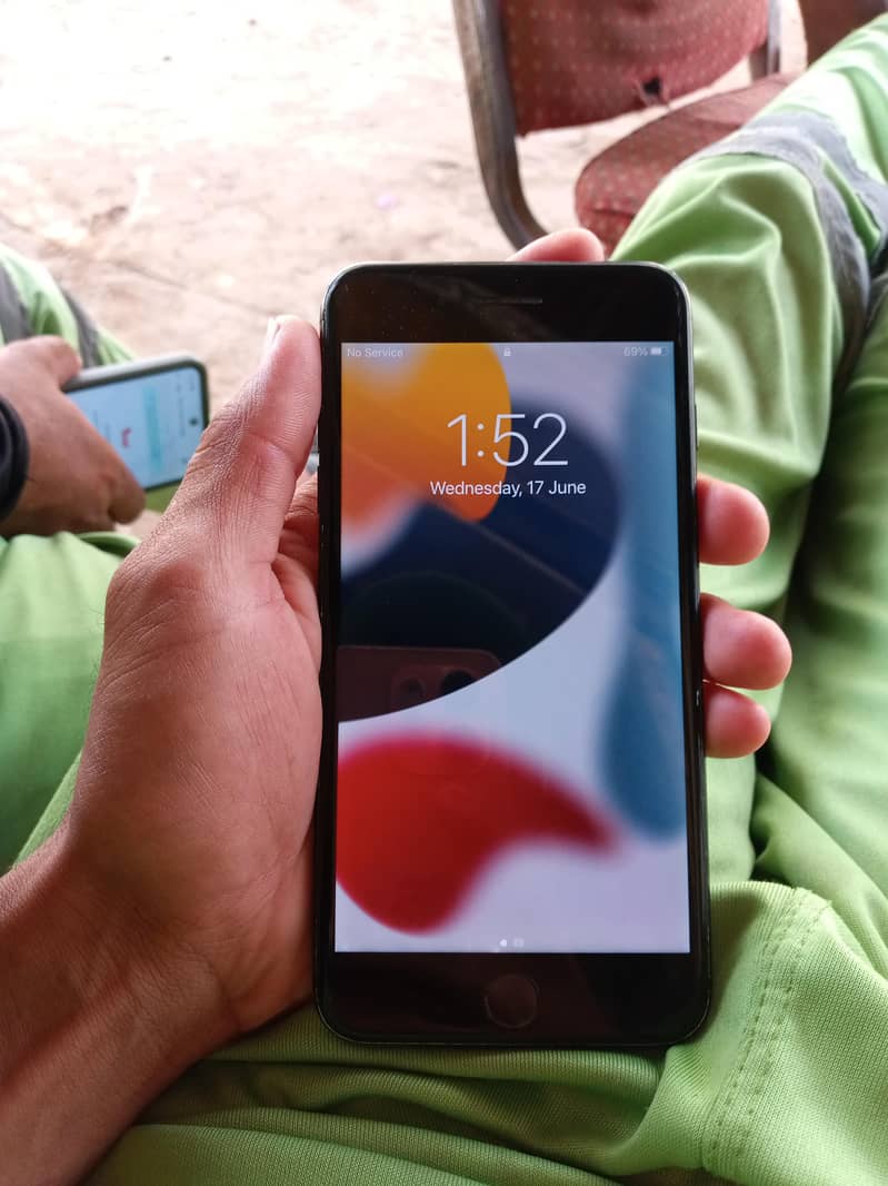 Apple iPhone 7 Plus 0
