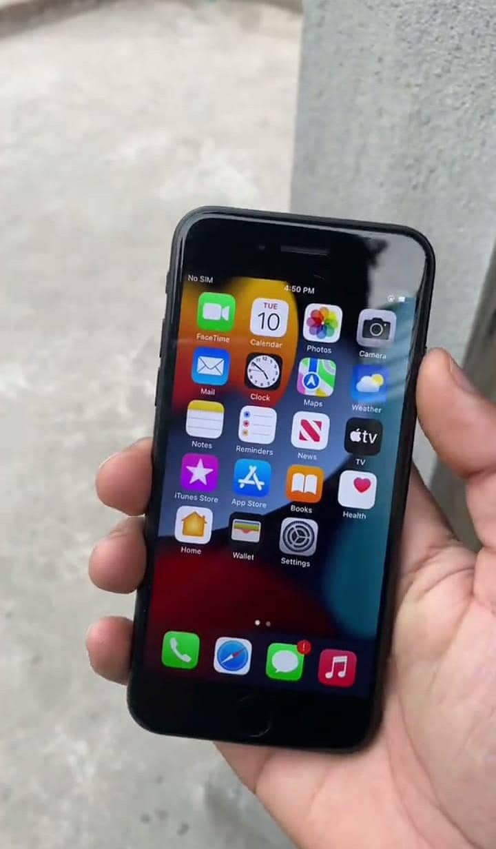 Apple iPhone 7 0