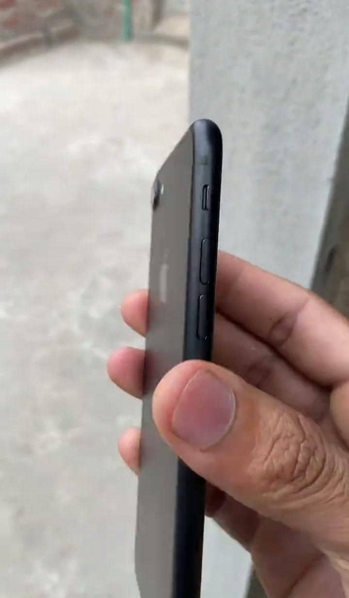 Apple iPhone 7 1