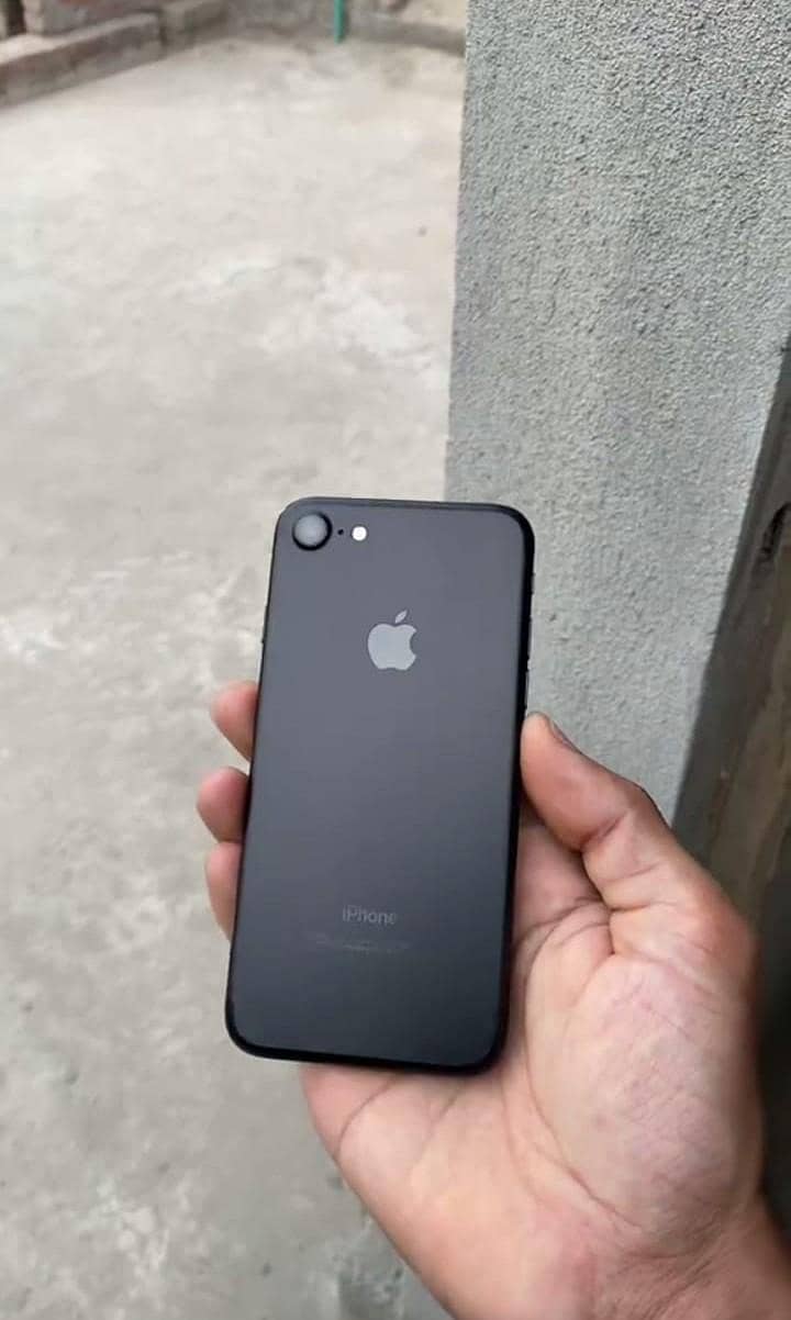 Apple iPhone 7 2