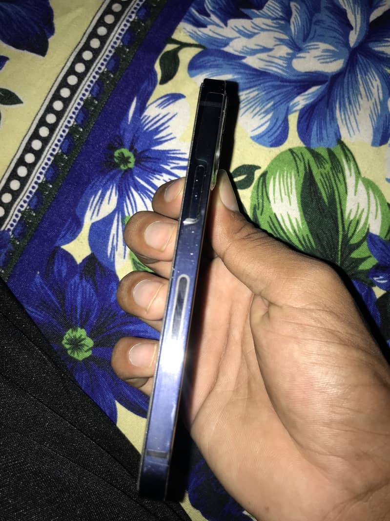 iPhone 12 mini 0