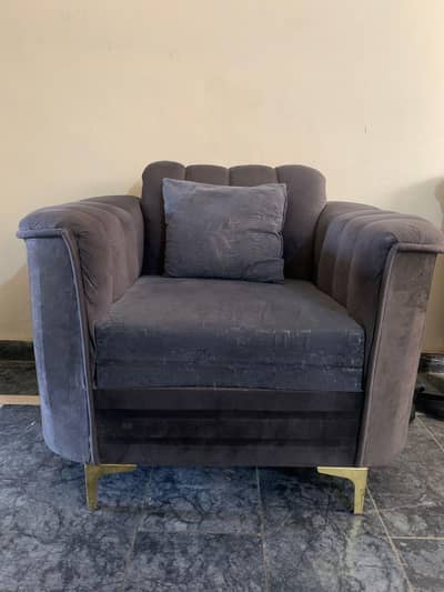6 seater sofa set no damage only 5months used hua hain,