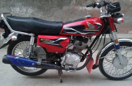 stikr par lamination hui hai jeniun bike