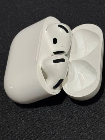Apple AirPods 4 – Slightly Use