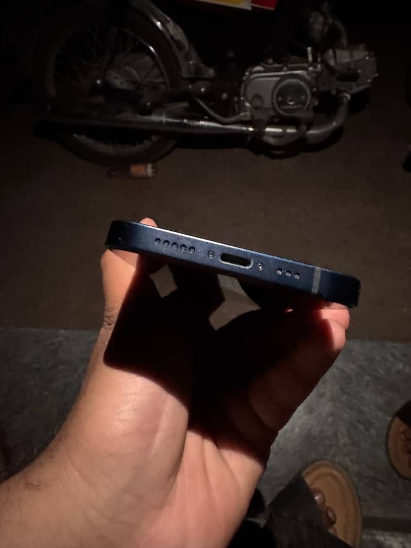 Apple iPhone 12 0