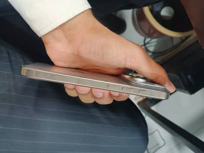 Apple iPhone 16 Pro