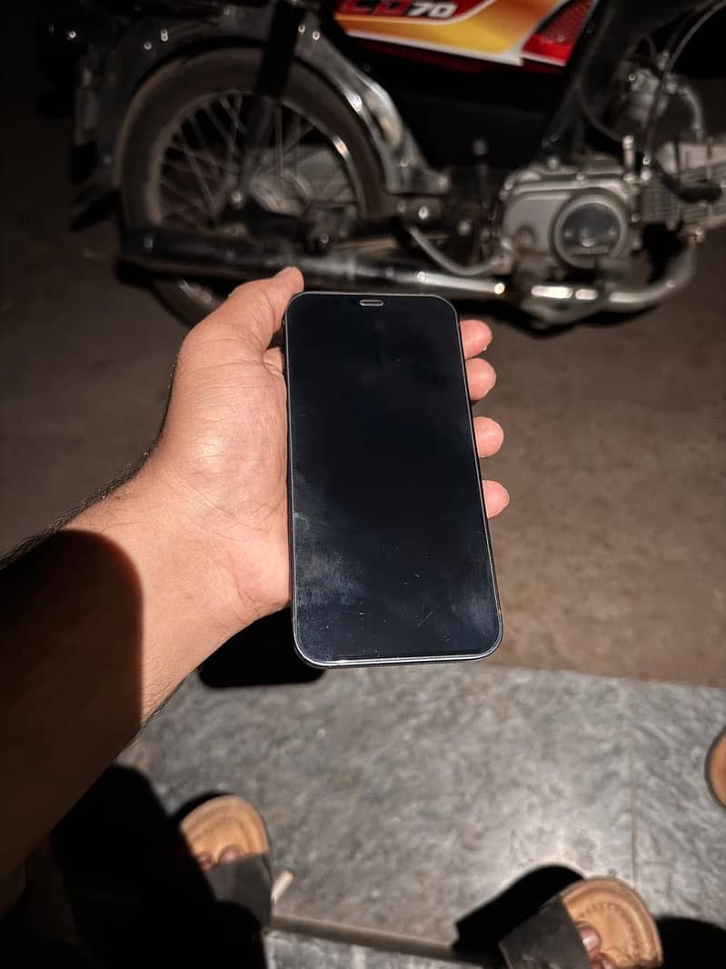 Apple iPhone 12 2