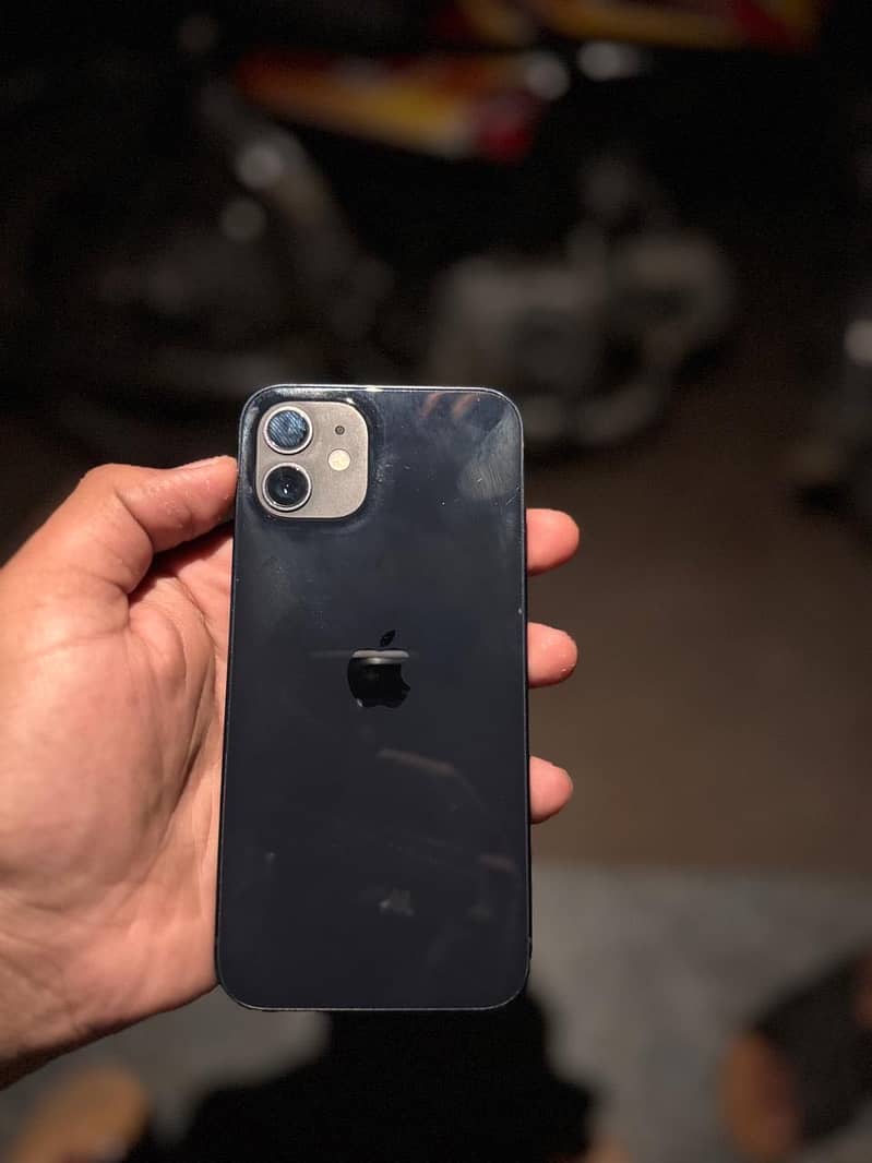 Apple iPhone 12 3