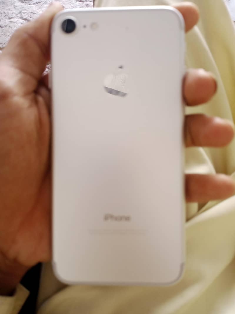 Apple iPhone 7 1