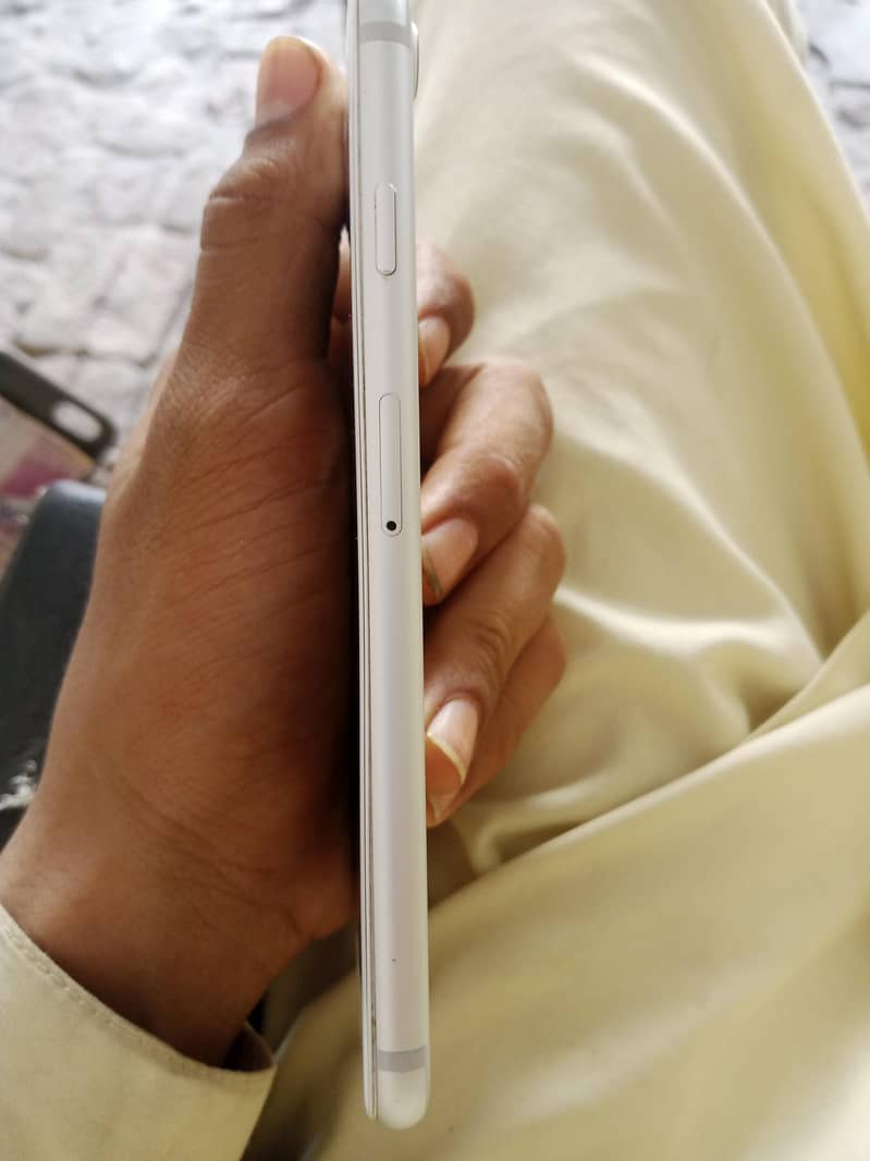 Apple iPhone 7 3
