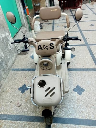 Three weel scooty
