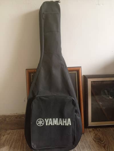 Acoustic Guitar with Yamaha Bag – New Strings – Good Condition