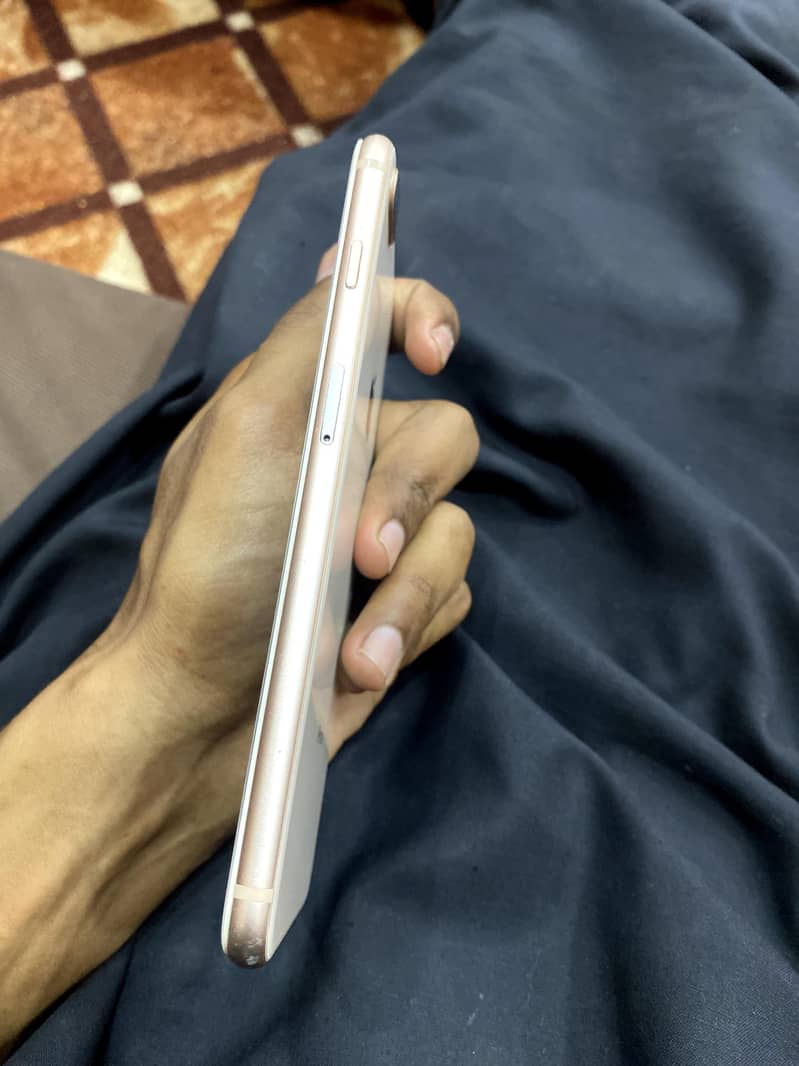Apple iPhone 8 Plus 2