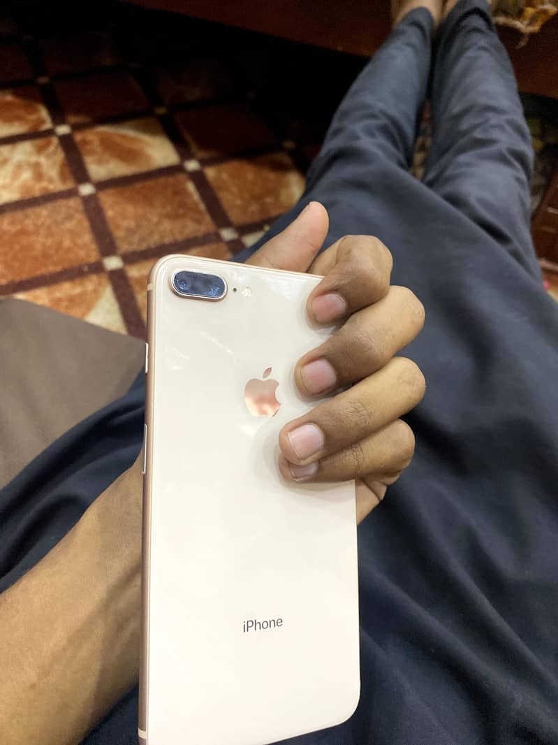 Apple iPhone 8 Plus 5