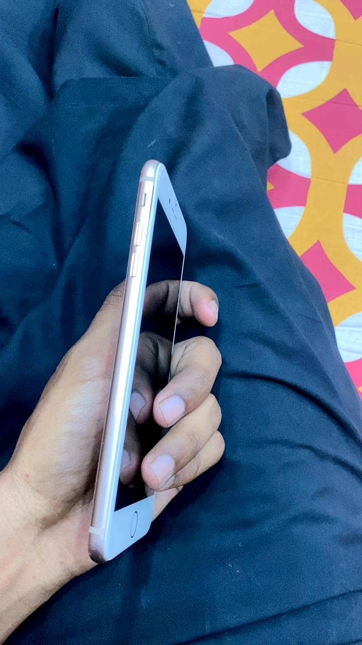 Apple iPhone 8 Plus 6