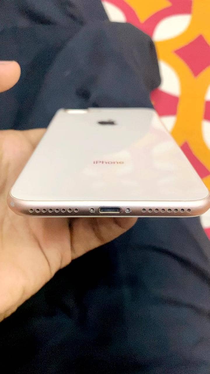 Apple iPhone 8 Plus 9