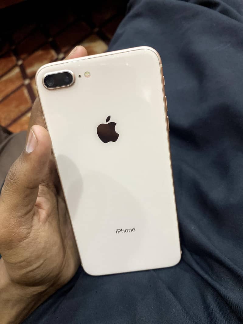 Apple iPhone 8 Plus 11