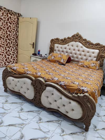 Chinuoti bed set with dressing table
