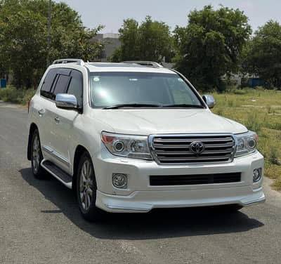 Total Geniune Toyota Land Cruiser ZX Full House 2015 Model white Bruno