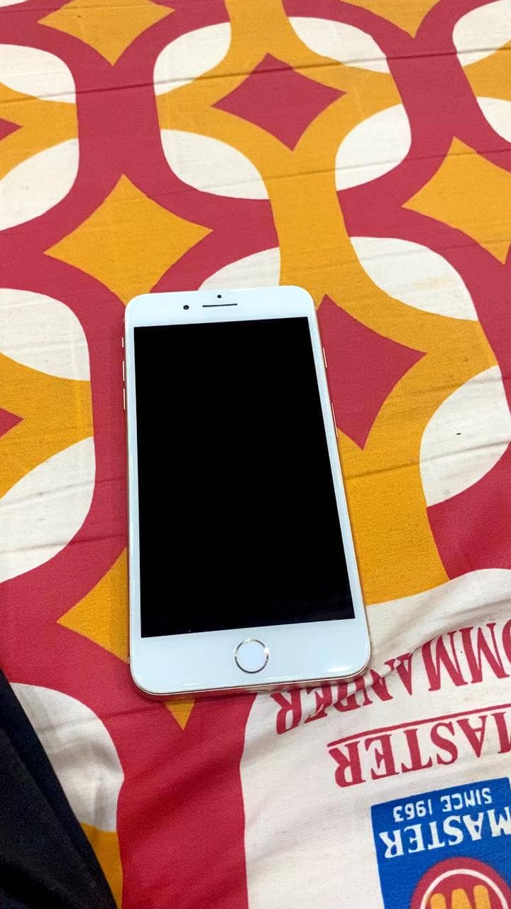 Apple iPhone 8 Plus 4