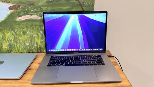 Apple MacBook Pro 15" 2018 Core i9 | 32GB RAM | 512GB SSD Retina