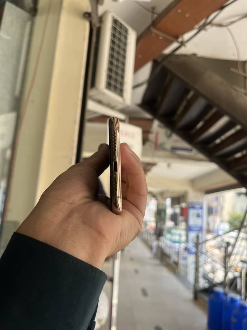 Iphone xs 4