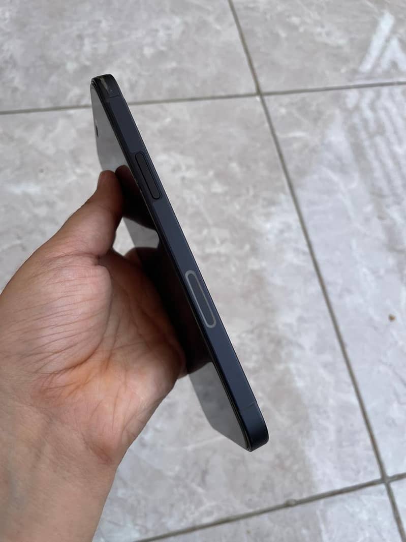 Apple iPhone 12 3