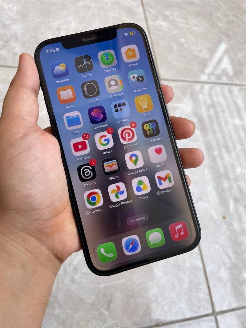 Apple iPhone 12 4