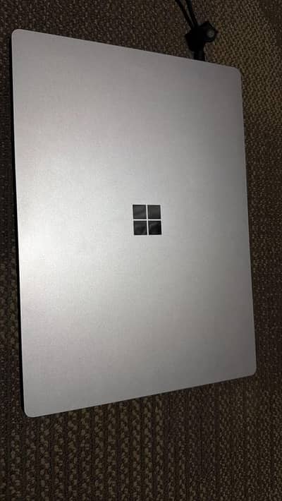 Microsoft Surface Laptop 5 (i7-1255u)