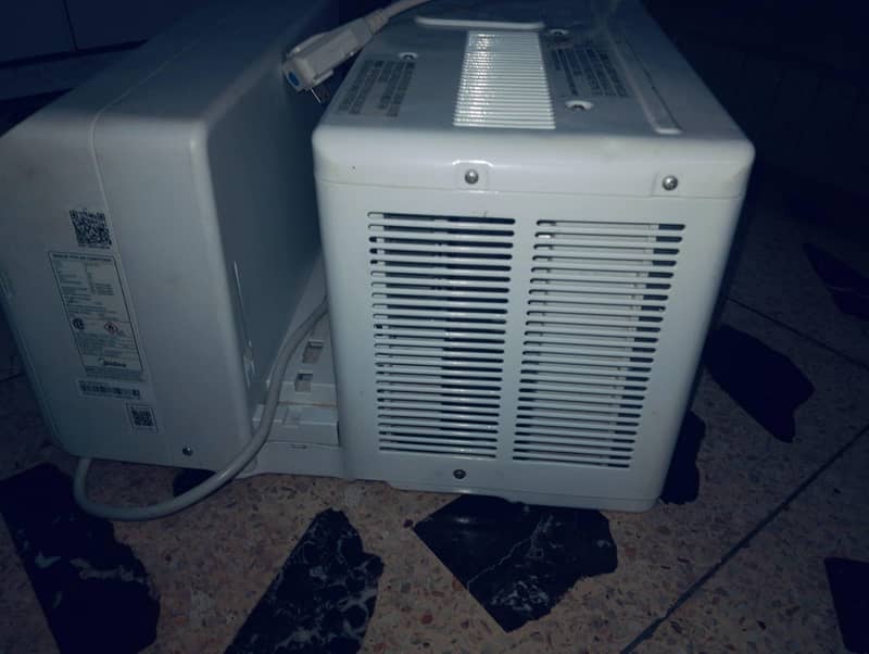 window AC 2