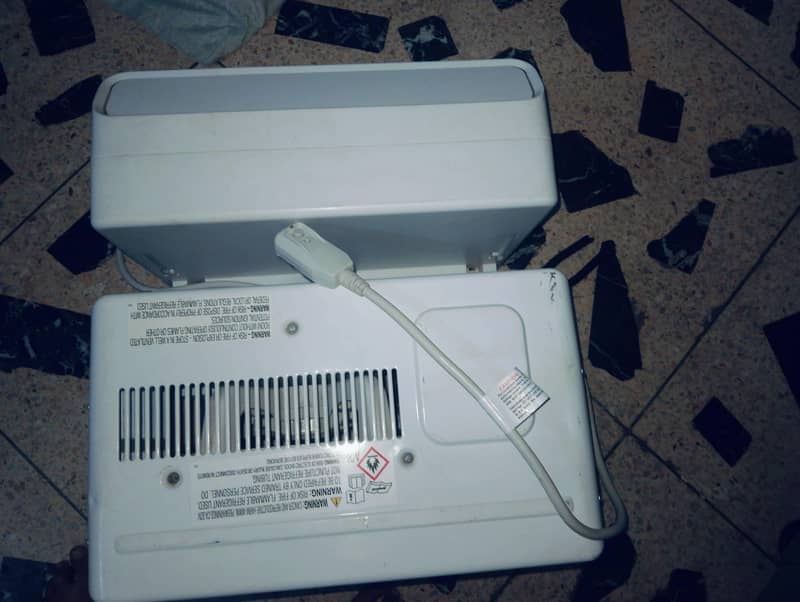 window AC 3