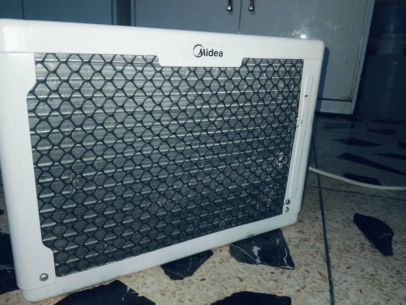 window AC 5