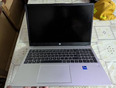 Hp 250 g10 core i7 1355 8GB (expandable) 512GB like new