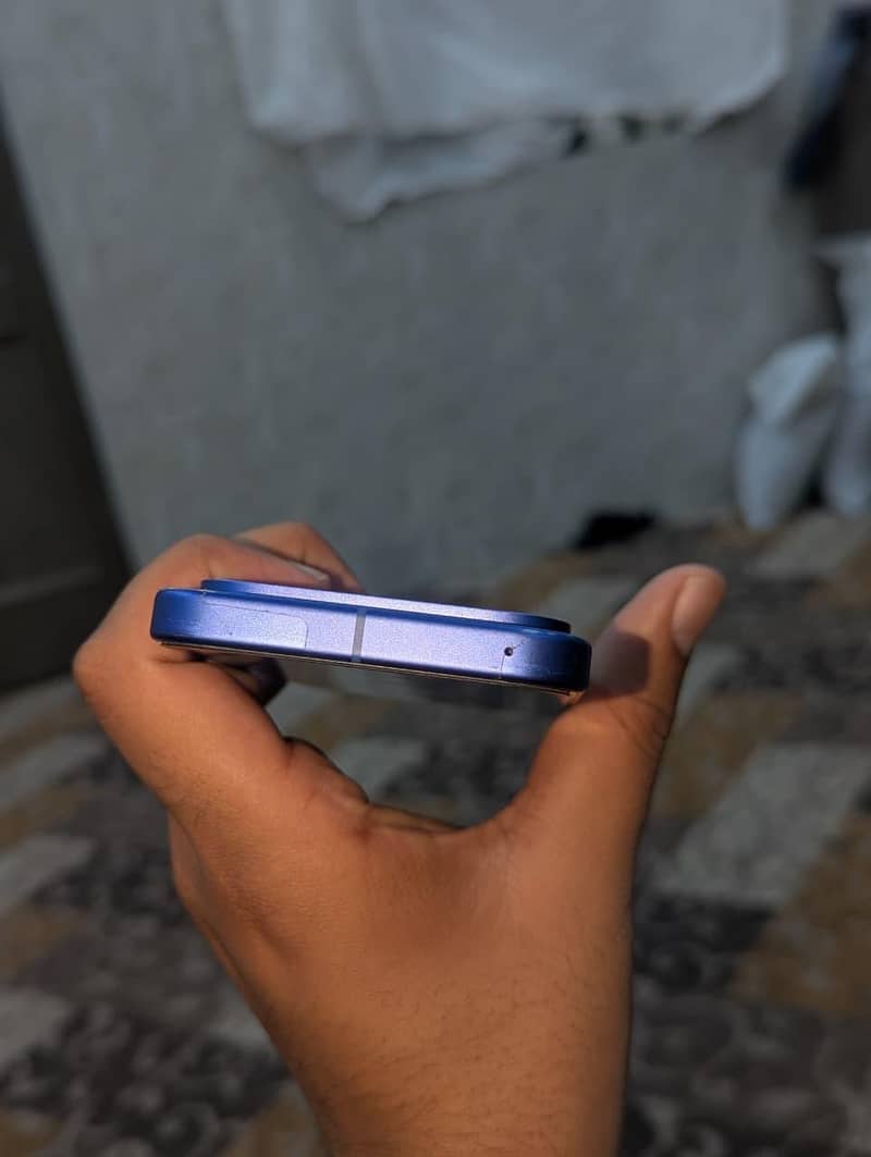 Google Pixel 10 4