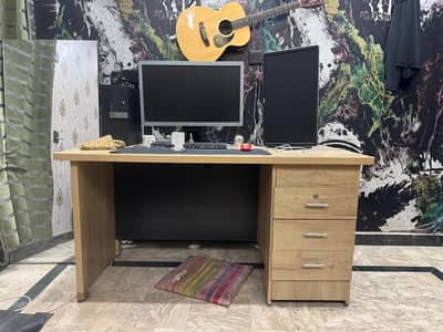 Computer Table / Office Desk with 3 Drawers – Excellent Condition