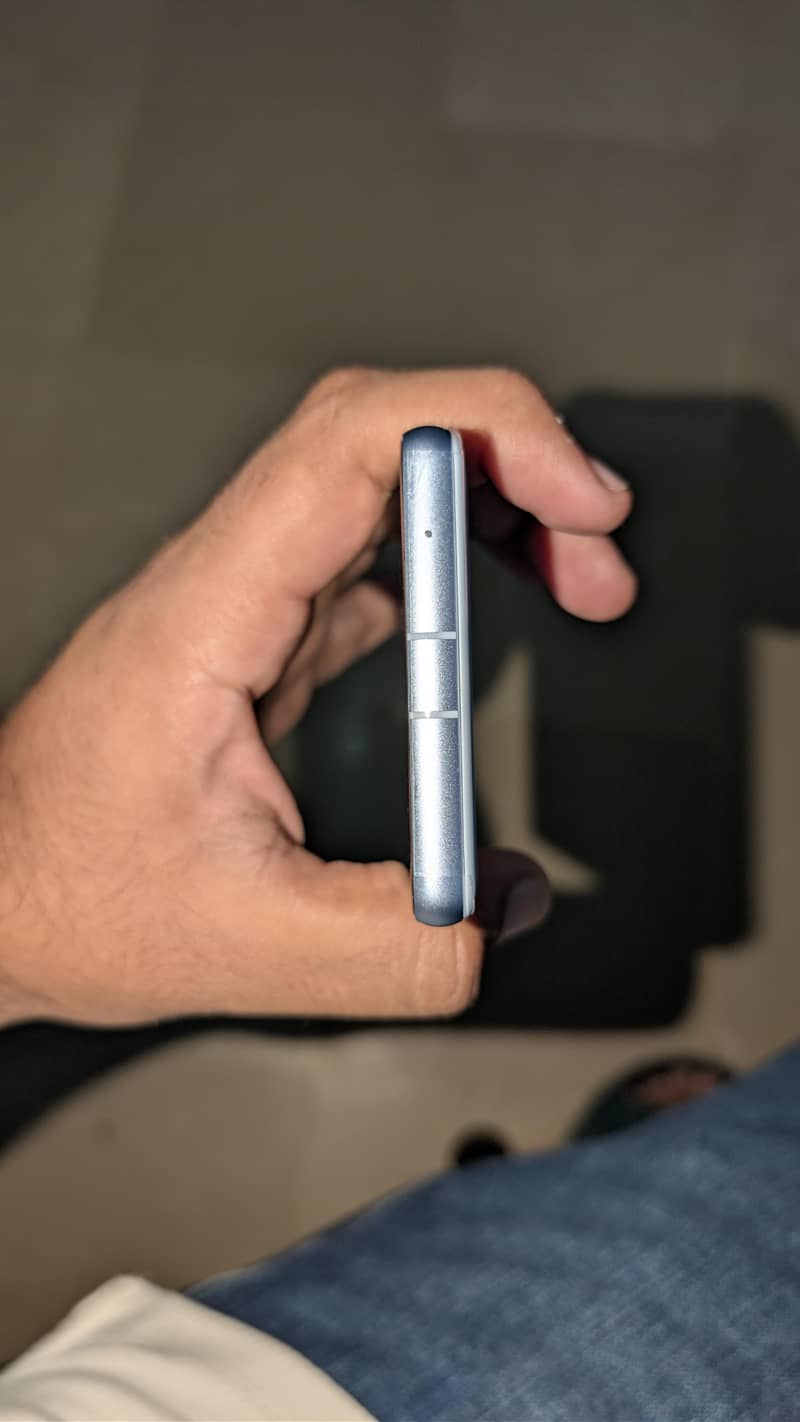 Google Pixel 7a 5